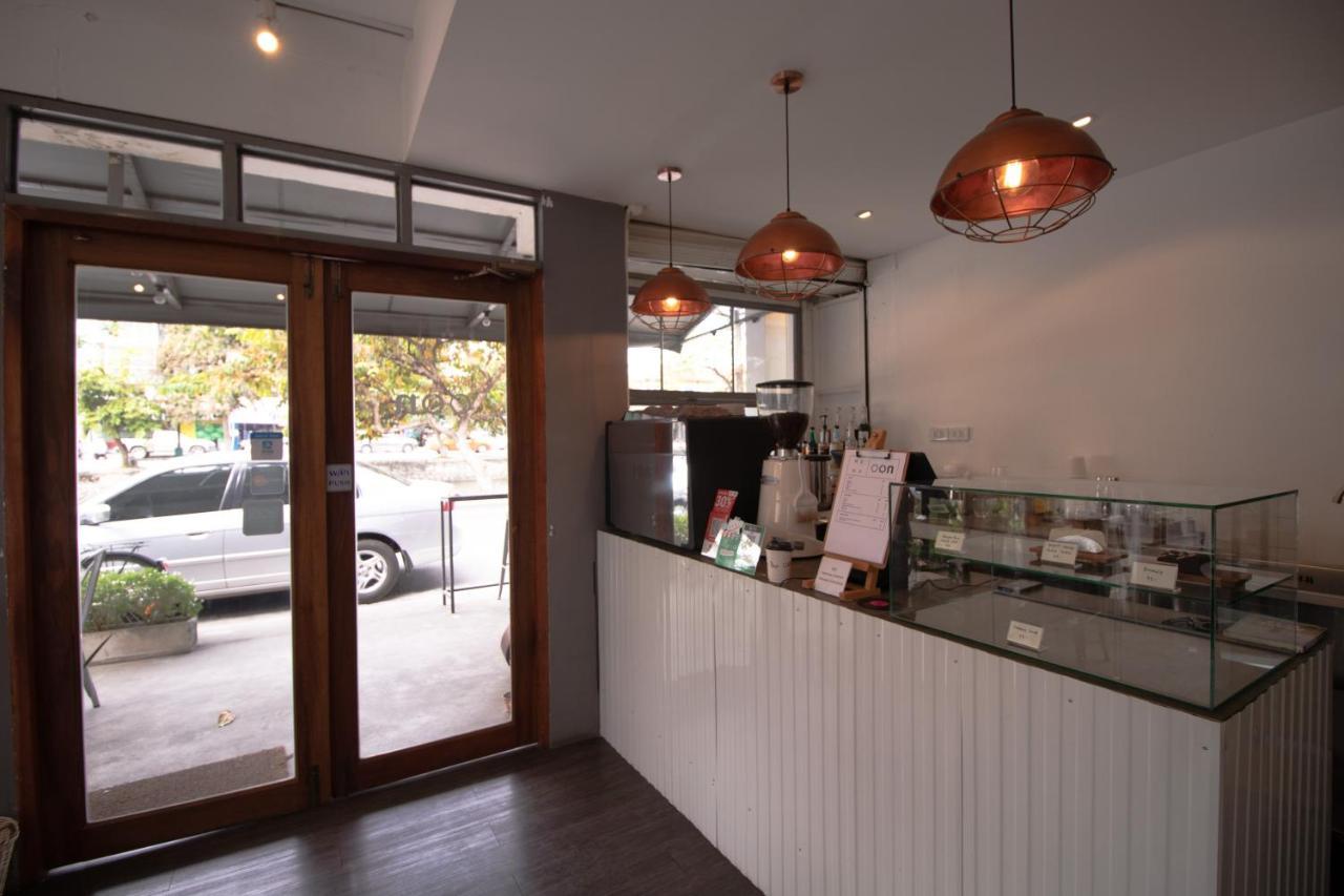 Oon Poshtel X Cafe Hostel Chiang Mai Exterior photo