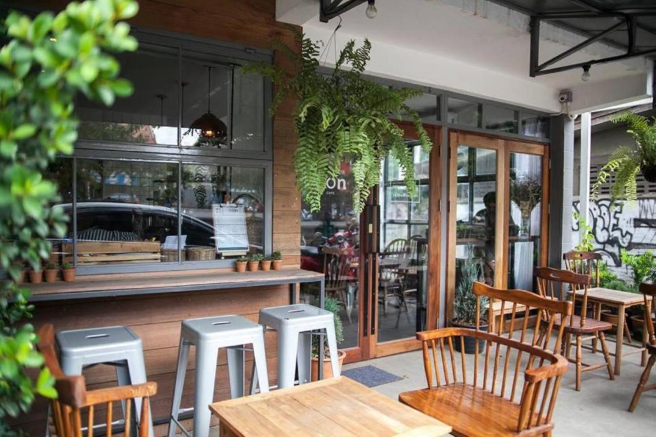 Oon Poshtel X Cafe Hostel Chiang Mai Exterior photo